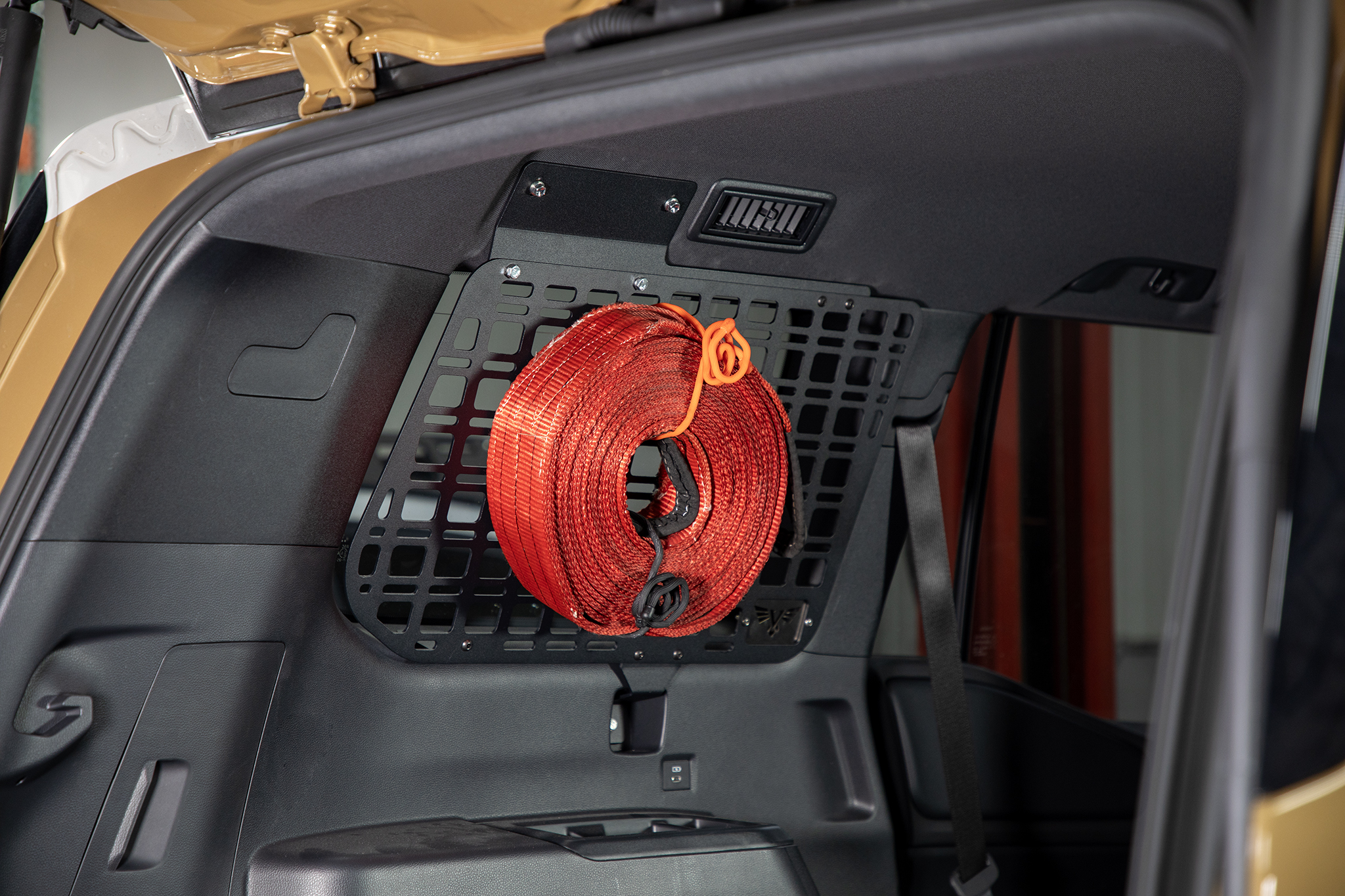 Land Cruiser Rear Window MOLLE Panel | 250 (24+)