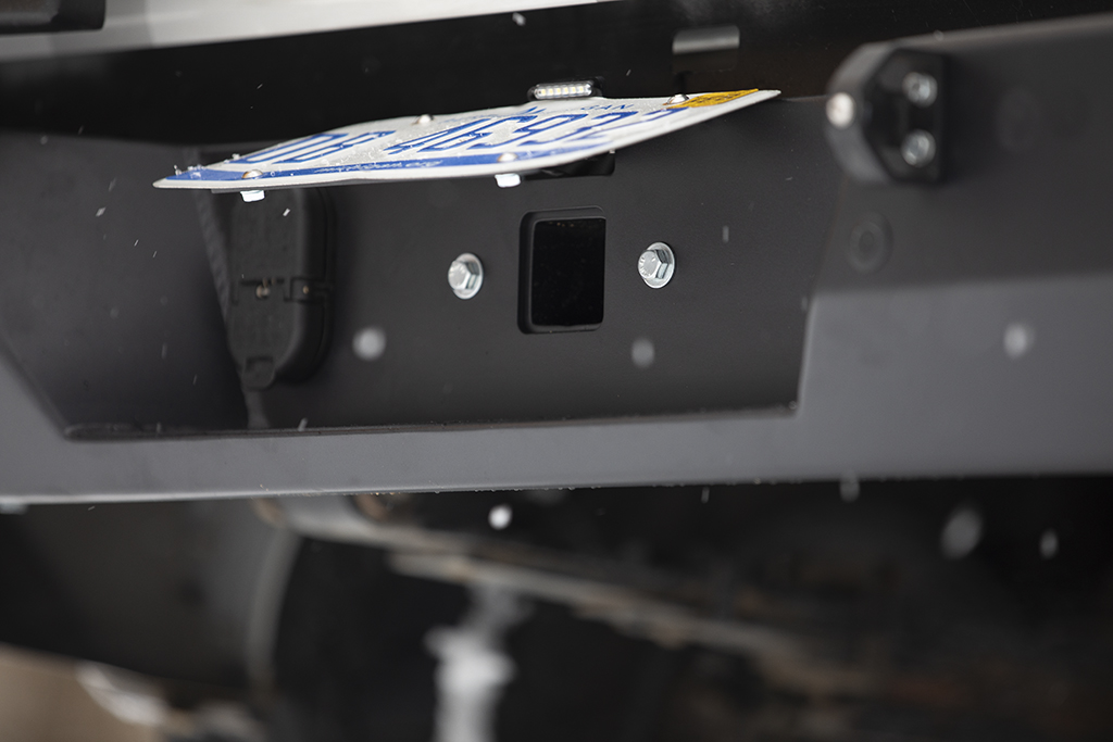Tundra Rear Strike Hidden Hitch | (14-21)